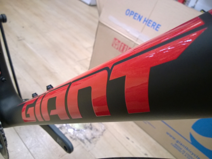 2015 Defy Adv Pro1 低調的紅寶石 開箱分享