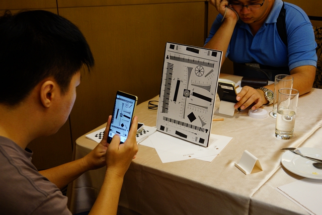 InFocus M810-旗艦重點機,"金"彩登場