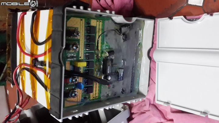 我的EM50~~小e電池接頭熔掉了~~