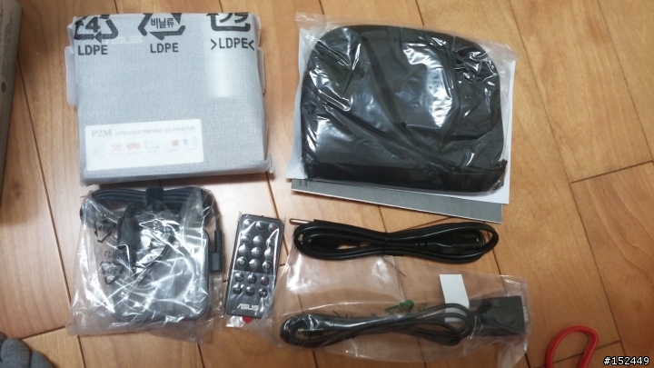 ASUS P2M微投影機開箱