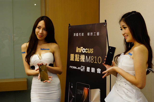 InFocus M810-旗艦重點機,"金"彩登場