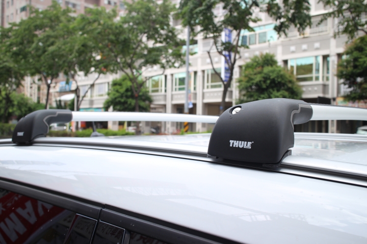 Mini Countryman Cooper True Blue 行李架開箱....