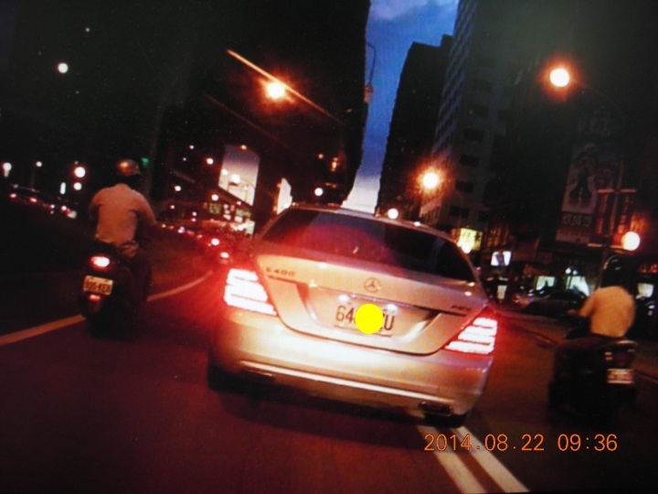 上大漢橋機車道前(往新莊),汽車愛違規,本人持續檢舉中!