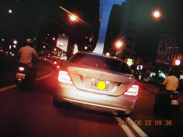 上大漢橋機車道前(往新莊),汽車愛違規,本人持續檢舉中!