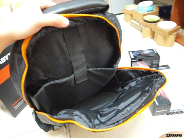 "開箱文" GIGABYTE 技嘉 P15F v2 (2014台北電腦應用展)