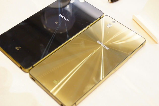 InFocus M810-旗艦重點機,"金"彩登場