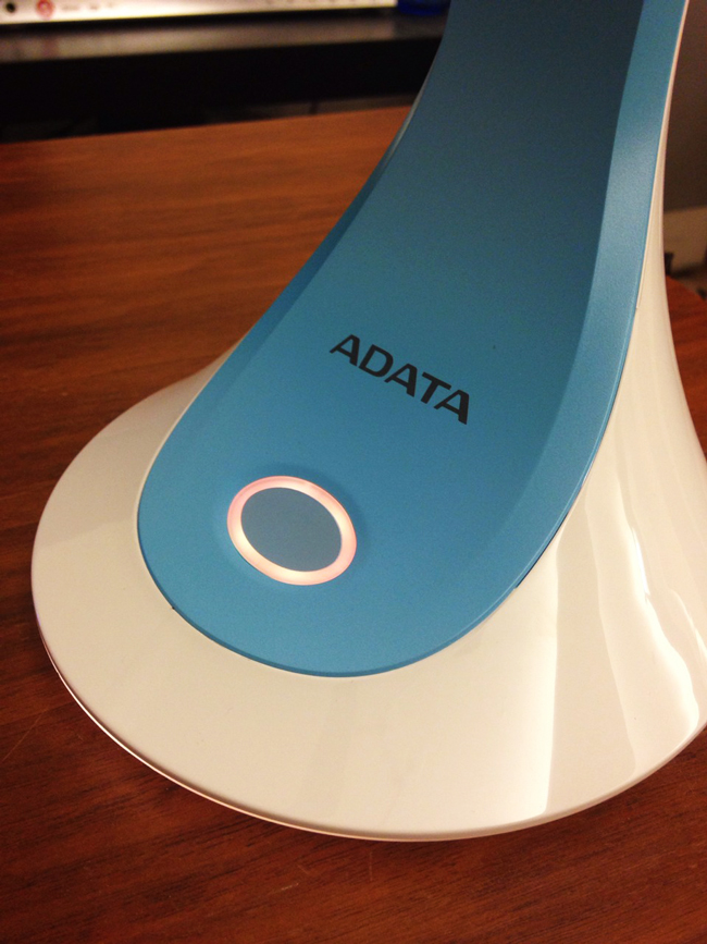 【開箱】威剛ADATA 的第一支LED檯燈!