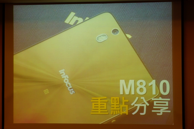 InFocus M810-旗艦重點機,"金"彩登場
