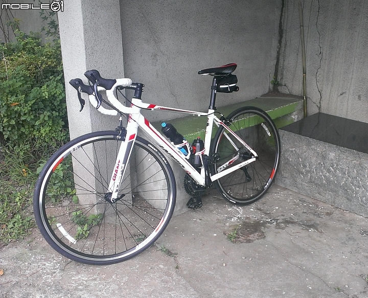 晚來的新舊車開箱 2014 Defy3 加膝蓋受傷記入