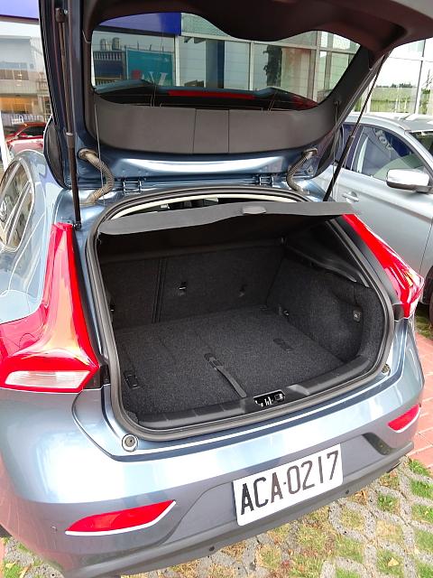 《VOLVO仲夏輕鬆遊》試駕體驗 VOLVO v40 旗艦版