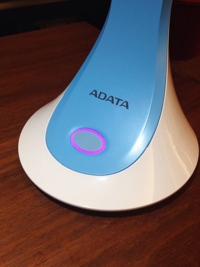【開箱】威剛ADATA 的第一支LED檯燈!