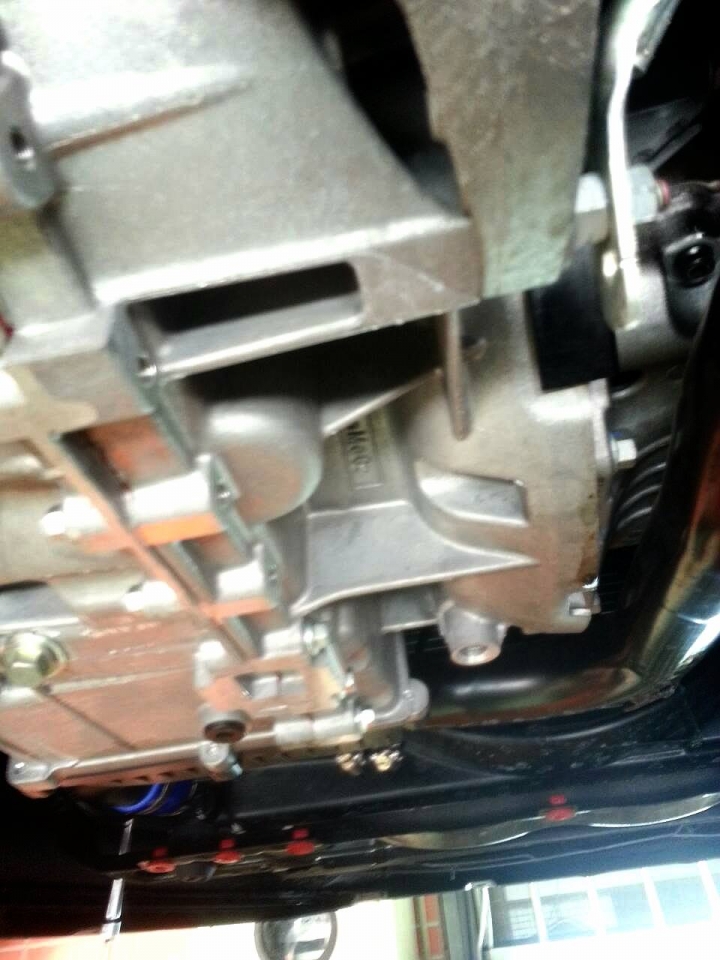 2014 Focus 5W 2.0 四門柴油 里程數6XXX 漏油還是黃油?