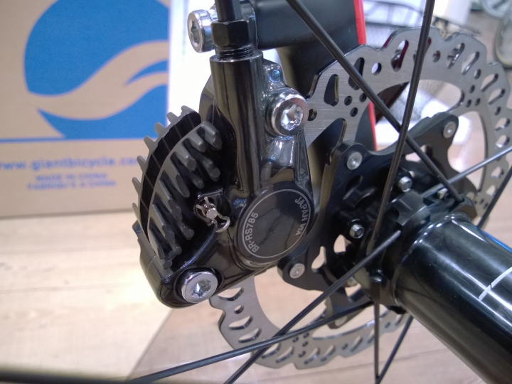 2015 Defy Adv Pro1 低調的紅寶石 開箱分享