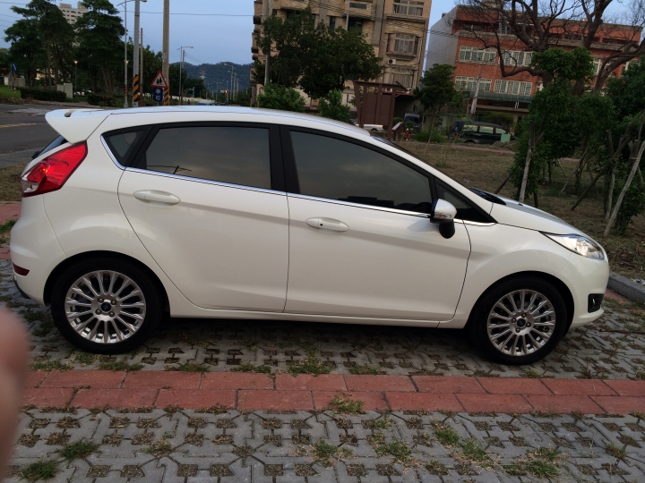 fiesta 1.0t 小白肥 草莓開箱文(長期更新不關箱分享文)