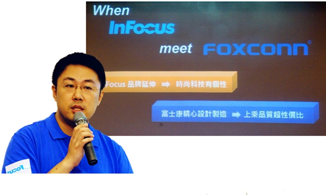 InFocus M810-旗艦重點機,"金"彩登場