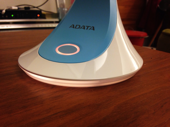【開箱】威剛ADATA 的第一支LED檯燈!