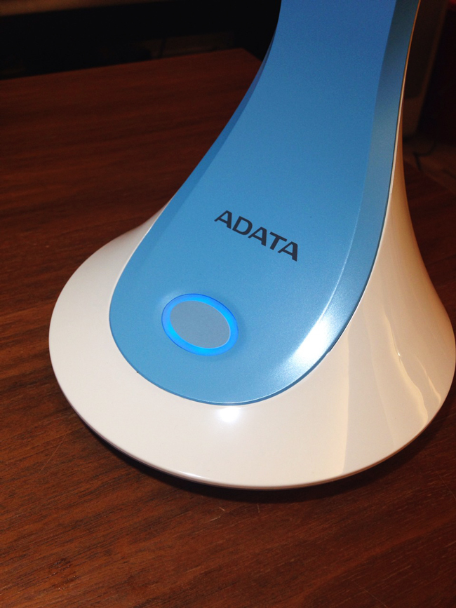 【開箱】威剛ADATA 的第一支LED檯燈!