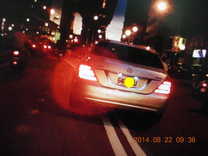 上大漢橋機車道前(往新莊),汽車愛違規,本人持續檢舉中!
