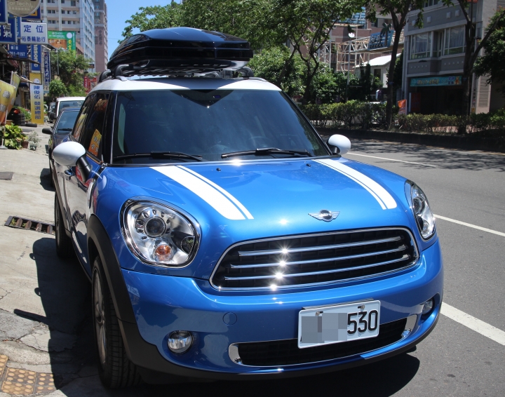 Mini Countryman Cooper True Blue 行李架開箱....