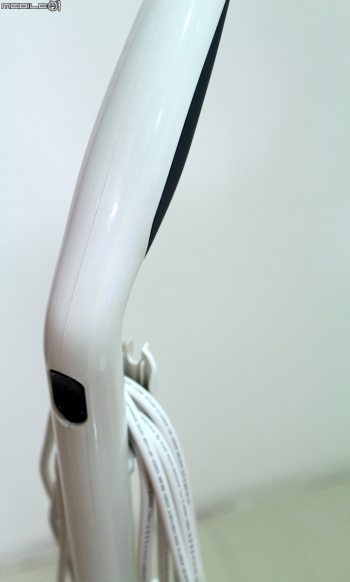【開箱】第一台手持式吸塵器-Philips FC6132