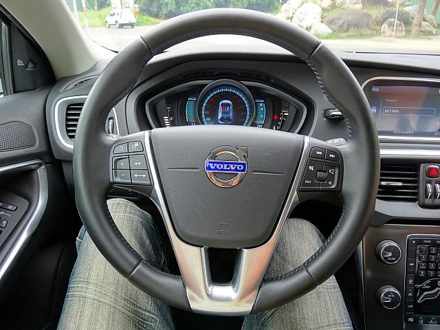 《VOLVO仲夏輕鬆遊》試駕體驗 VOLVO v40 旗艦版