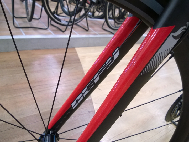 2015 Defy Adv Pro1 低調的紅寶石 開箱分享