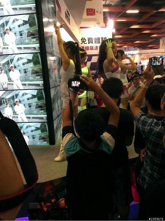 台北電腦展 HTC 新機E8的體驗操作