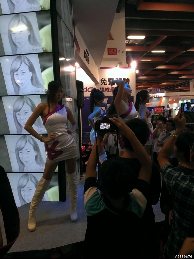 台北電腦展 HTC 新機E8的體驗操作