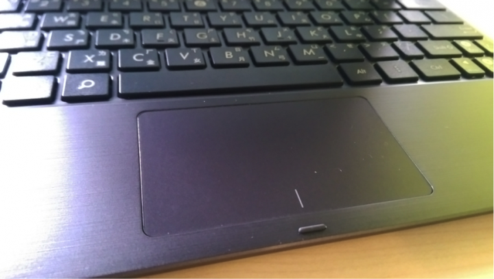 應該是筆電的asus-Transformer pad tf303CL平板開箱,超值
