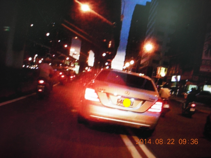 上大漢橋機車道前(往新莊),汽車愛違規,本人持續檢舉中!