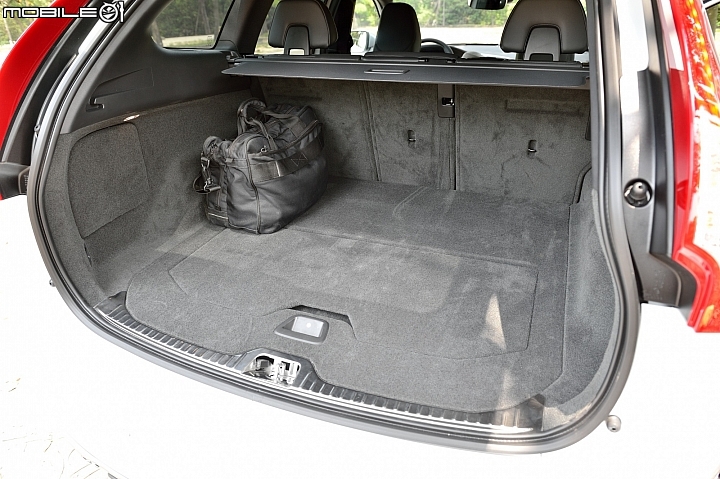 展現運動休旅特質 Volvo XC60 T5 R-Design 2014
