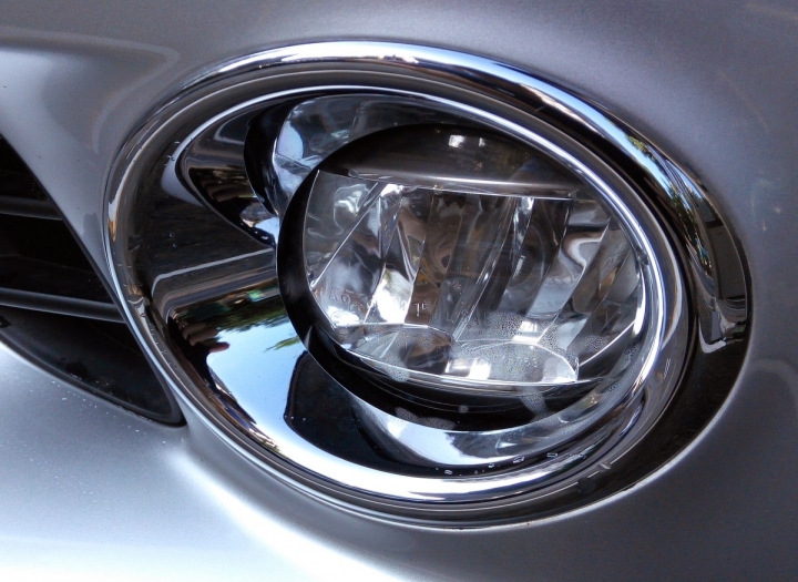 五個月的GS300h LED霧燈進水氣了!【10月9日更新】