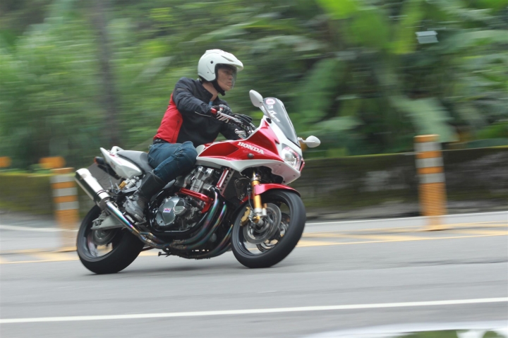 中年男子CB1300SB的成長進化之路