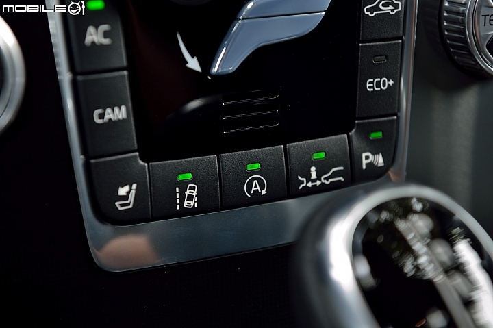 展現運動休旅特質 Volvo XC60 T5 R-Design 2014