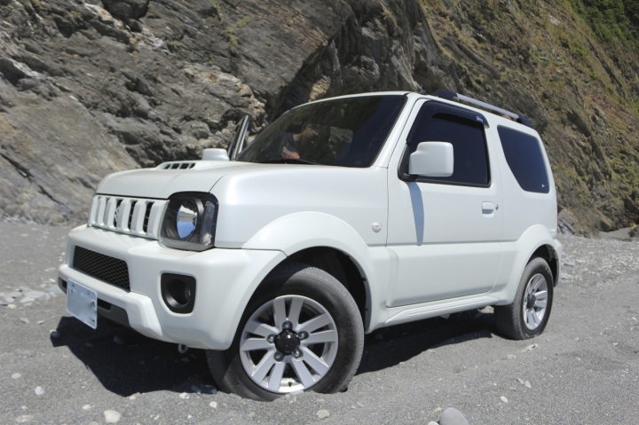 依舊經典小吉普 SUZUKI JIMNY 海蝕洞 開箱