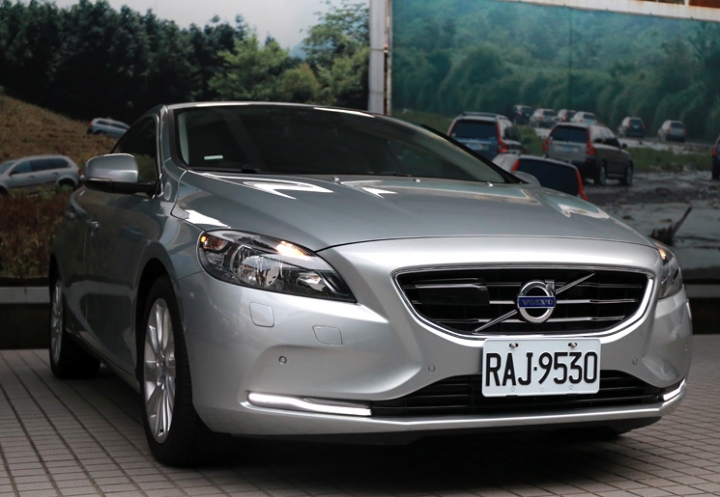 《VOLVO仲夏輕鬆遊》VOLVO V40 T4 試駕心得