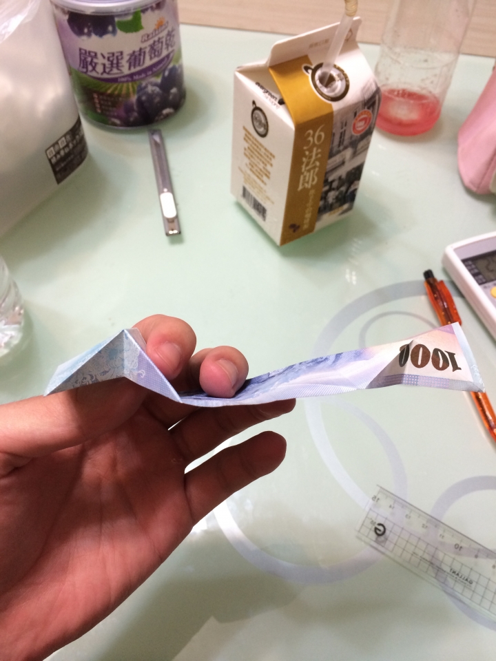 小弟分享如何用鈔票摺六芒星 XDD