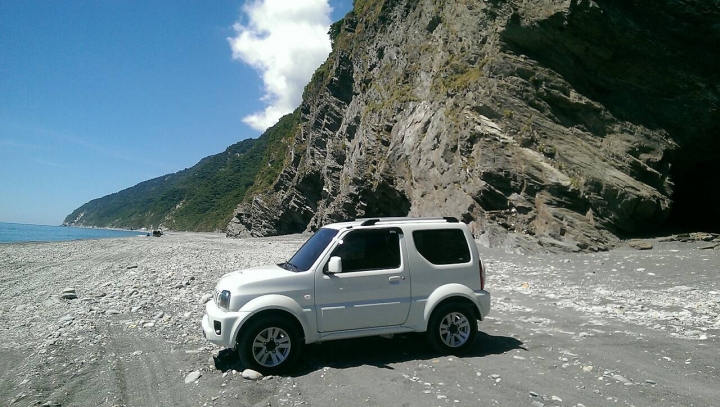 依舊經典小吉普 SUZUKI JIMNY 海蝕洞 開箱