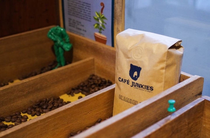 Cafe Junkies-廢舊品與咖啡成癮者