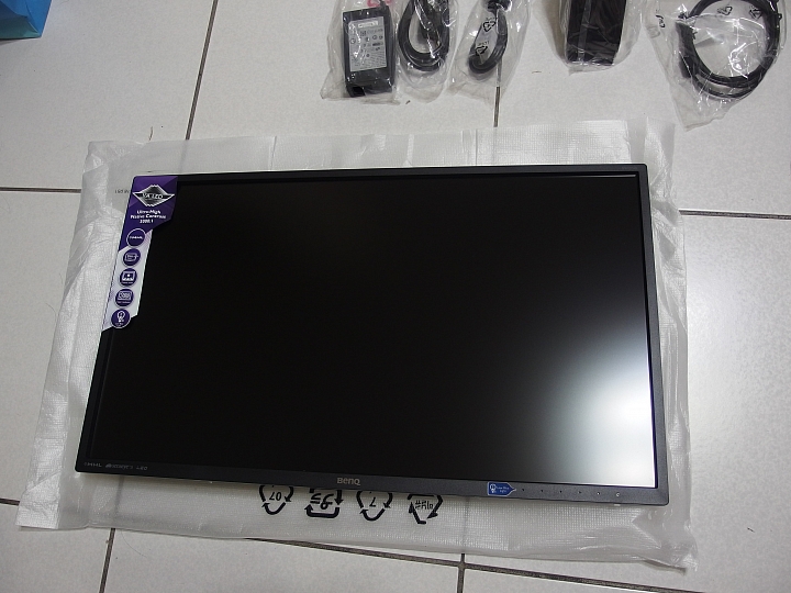 BenQ EW2740l 27吋電腦螢幕微笑開箱^^~~~~~