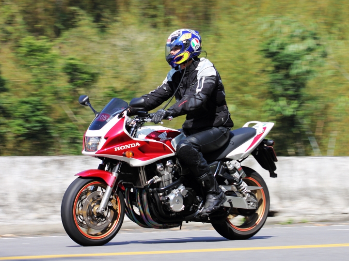 中年男子CB1300SB的成長進化之路
