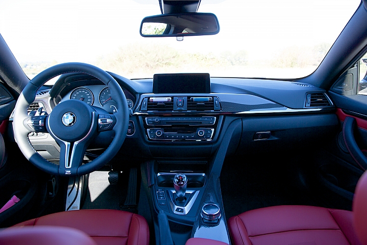 礦石白 BMW M4 Coupe 溫哥華代開箱