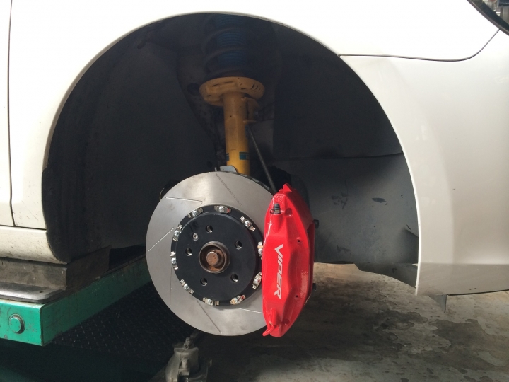 開箱文 GOLF 6代 VIPER 毒蛇 BREMBO卡鉗