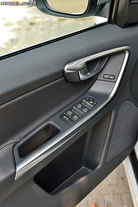 展現運動休旅特質 Volvo XC60 T5 R-Design 2014