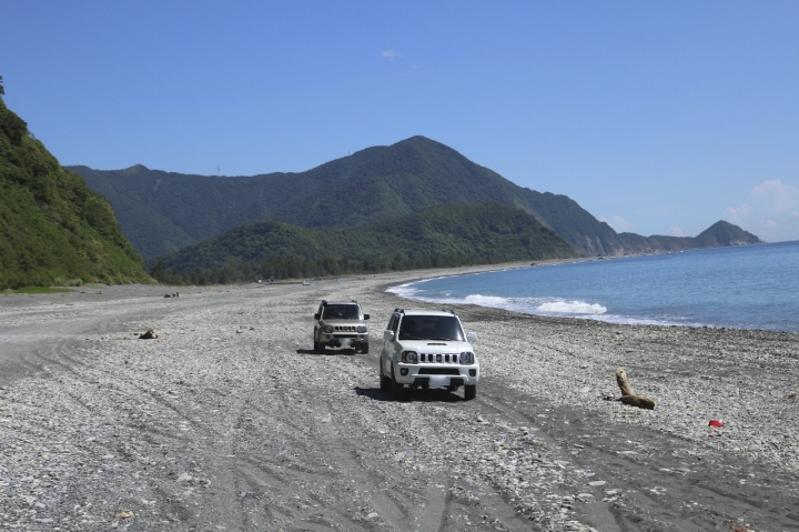 依舊經典小吉普 SUZUKI JIMNY 海蝕洞 開箱