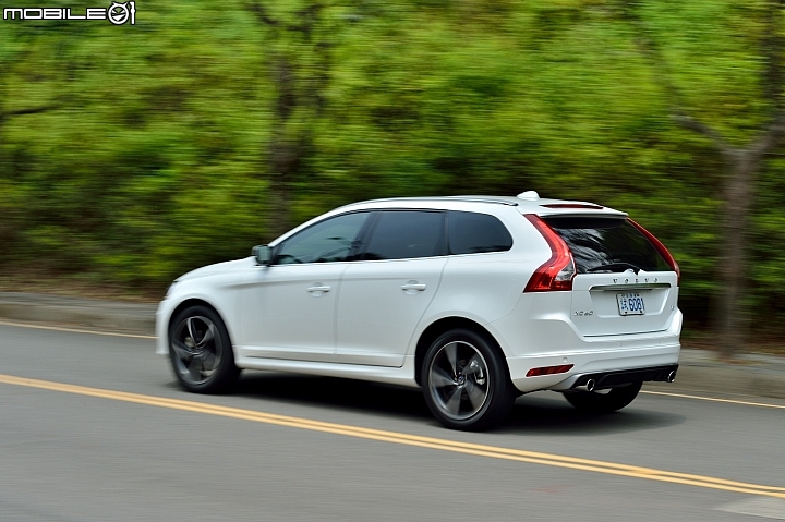 展現運動休旅特質 Volvo XC60 T5 R-Design 2014