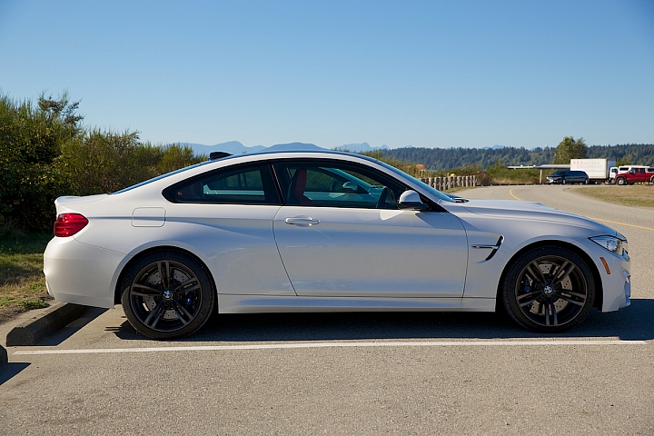 礦石白 BMW M4 Coupe 溫哥華代開箱
