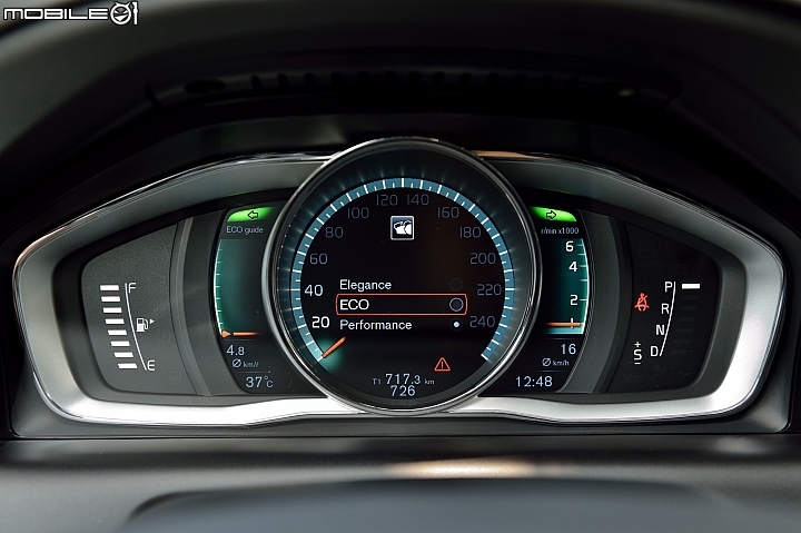 展現運動休旅特質 Volvo XC60 T5 R-Design 2014