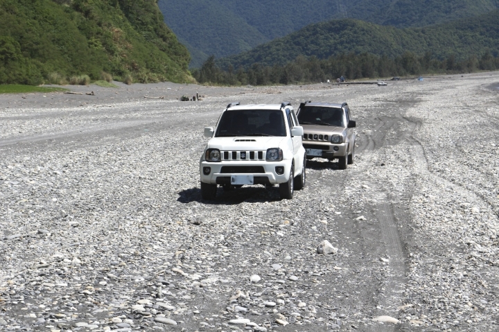 依舊經典小吉普 SUZUKI JIMNY 海蝕洞 開箱