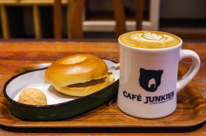 Cafe Junkies-廢舊品與咖啡成癮者